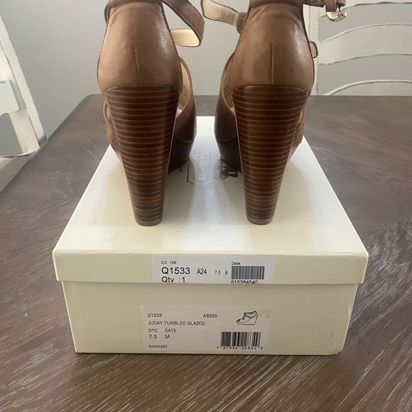 COACH heels New in Box - Picture 4 of 7